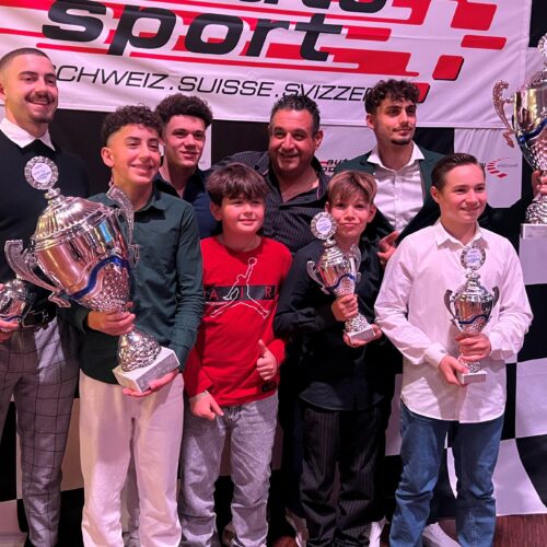 Team Innovate: Alessio Fagone, Tiziano Kuznini, Jérôme Huber, Romeo Epifanio, Ago Lagrotteria, Yven Ammann, Lyon Mathur und Dario Palazzolo © Eichenberger Motorsport Schweiz | Auto Sport Schweiz
