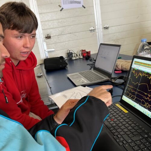 Kilian Boss beim Datenstudium © Eichenberger Motorsport Schweiz | Auto Sport Schweiz