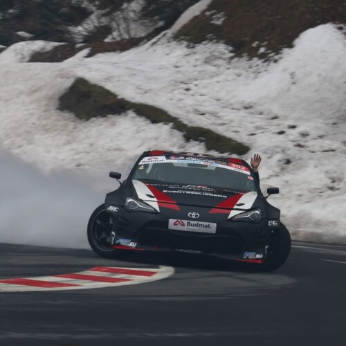 Il reste même du temps pour faire des signes © Eichenberger Motorsport Suisse | Auto Sport Suisse