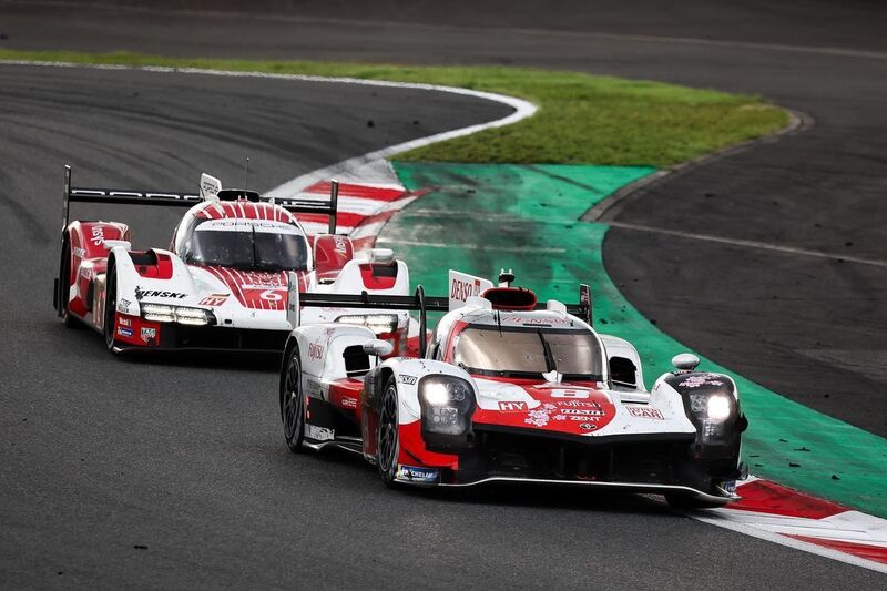 04 Buemi devant la Porsche numero 6 Photo FIA WEC Motorsport Schweiz | Auto Sport Schweiz