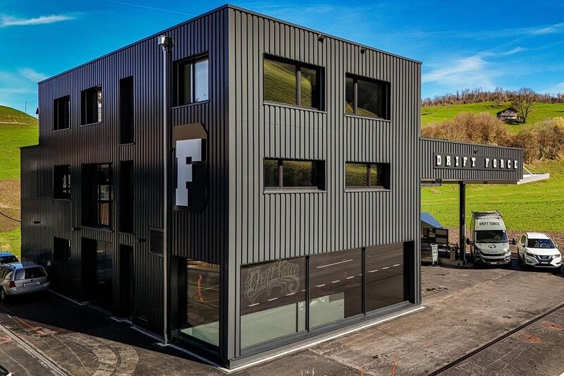 Werkshalle Emmetten Motorsport Schweiz | Auto Sport Schweiz